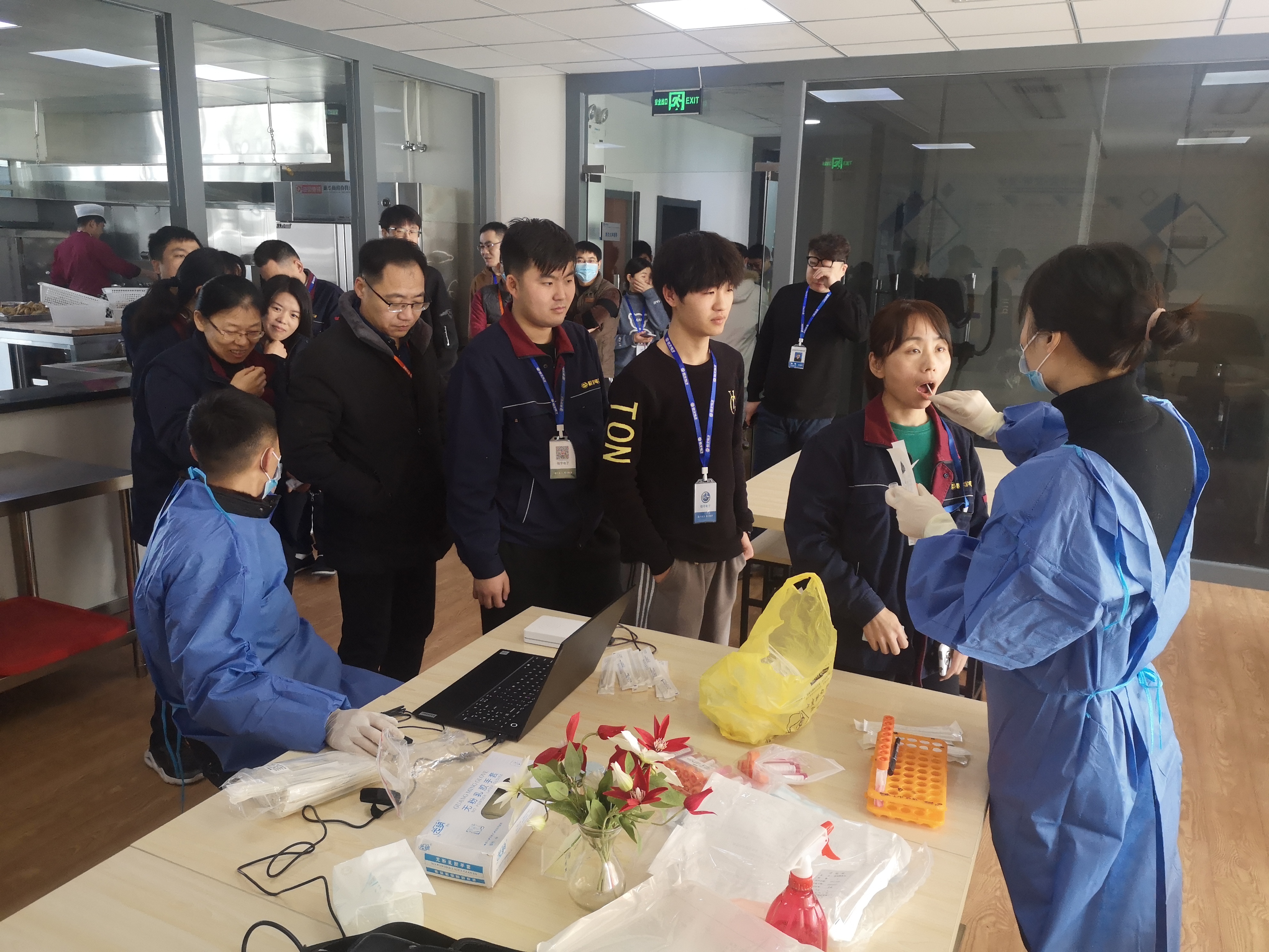 為保障員工回家歡度春節(jié)，公司組織開展員工核酸檢測活動