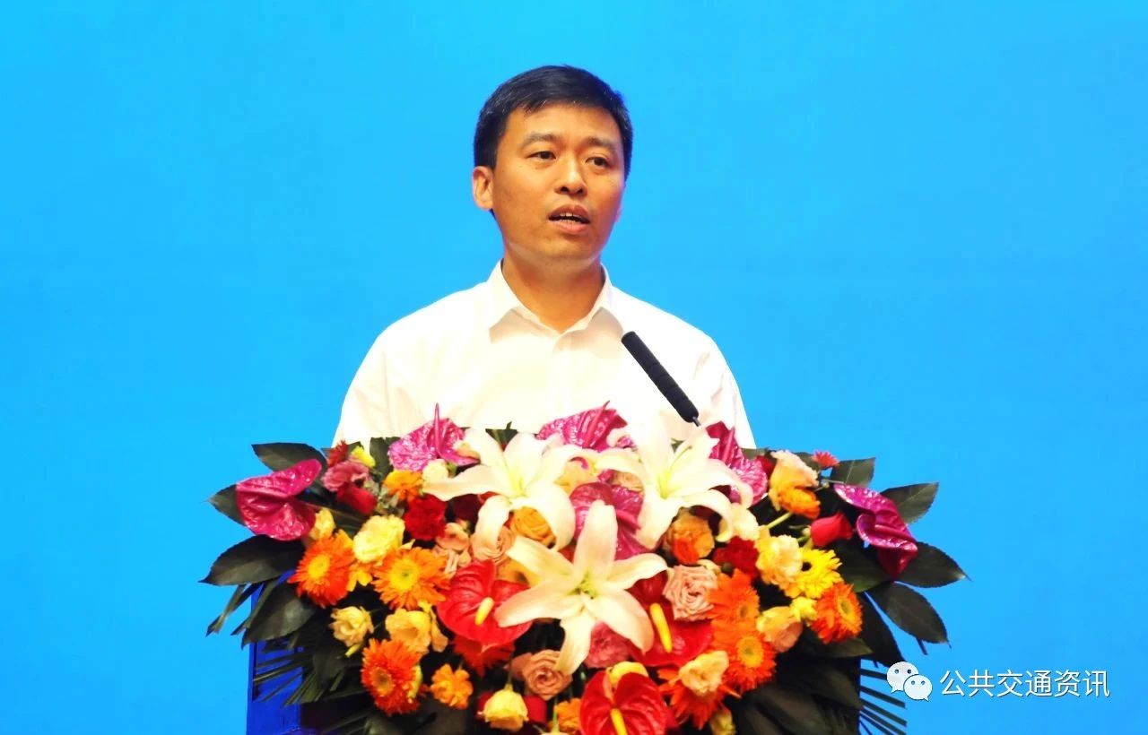 高博：優(yōu)先發(fā)展公共交通這面旗幟不能丟
