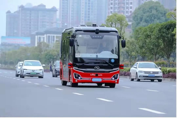 自動駕駛公交車行業(yè)發(fā)展痛點分析與解決之道探索